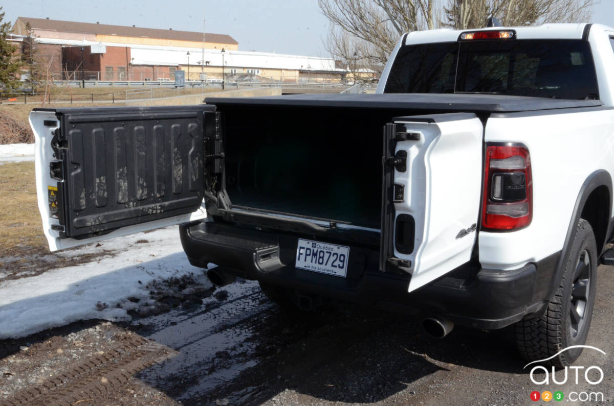 Ram 1500 Rebel EcoDiesel 2020, intérieur, hayon